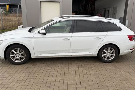 Skoda Superb 179.000 km 21.900 &euro; hennigsdorf 16761