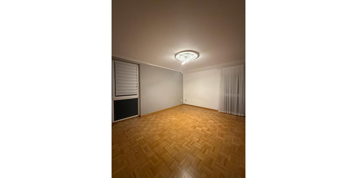 Doppelhaushälfte Schönefeld - 5 Zimmer, 180 m&sup2;, 3.400&euro; | Angebot:24984602