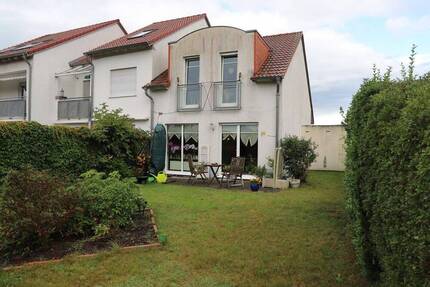 Charmantes, vermietetes Reiheneckhaus - Mit Fernwärmeversorgung, Garage Keller und Feldblick in Bernau 4 zimmer