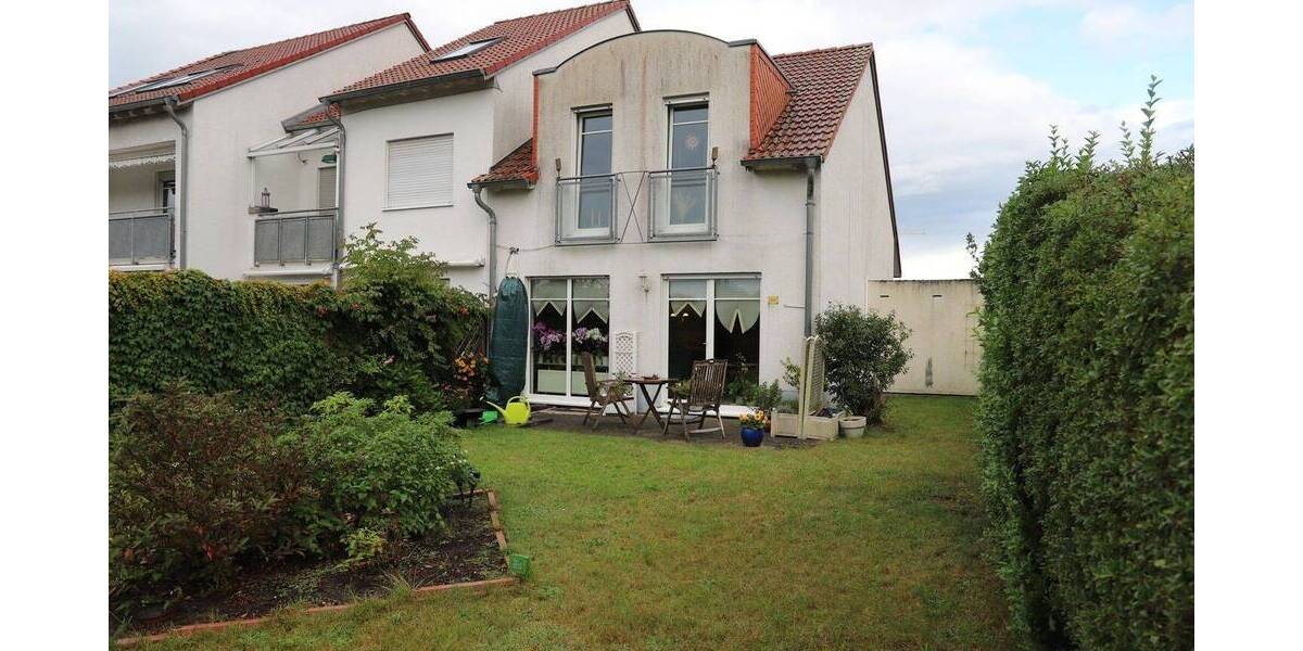 Charmantes, vermietetes Reiheneckhaus - Mit Fernwärmeversorgung, Garage Keller und Feldblick in Bernau 4 zimmer