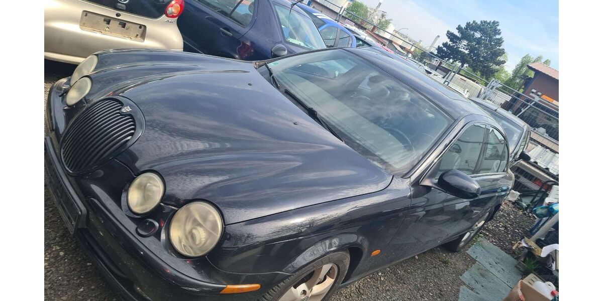 Jaguar S-Type 210.000 km 2.699 € Berlin 13597