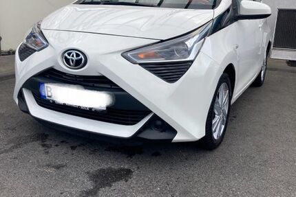 Toyota Aygo (X) 84.000 km 8.888 &euro; Berlin 10711