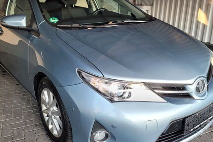Toyota Auris 157.631 km 7.900 &euro; Berlin 12277