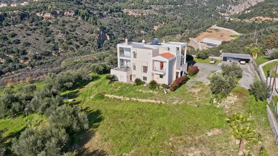 Villa Berlin Charlottenburg-Wilmersdorf - 8 Zimmer, 370 m&sup2;, 1.300.000&euro; | Angebot:26021762