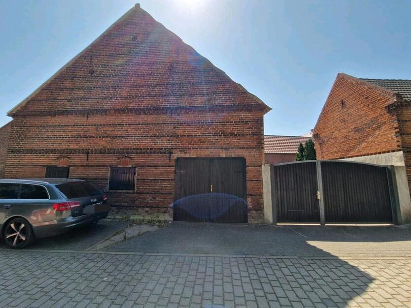 Privatverkauf: großes Haus mit Hof, Scheune, Garten in Parchen
