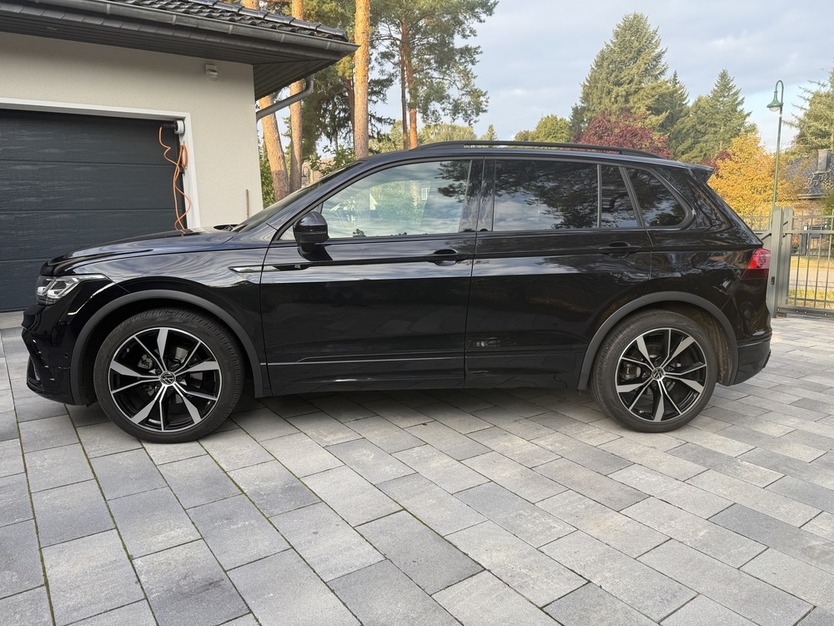 VW Tiguan R-Line Black MATRIX ACC CAM 20 Z HARMAN 57.456 km 32.900 € Berlin 10247