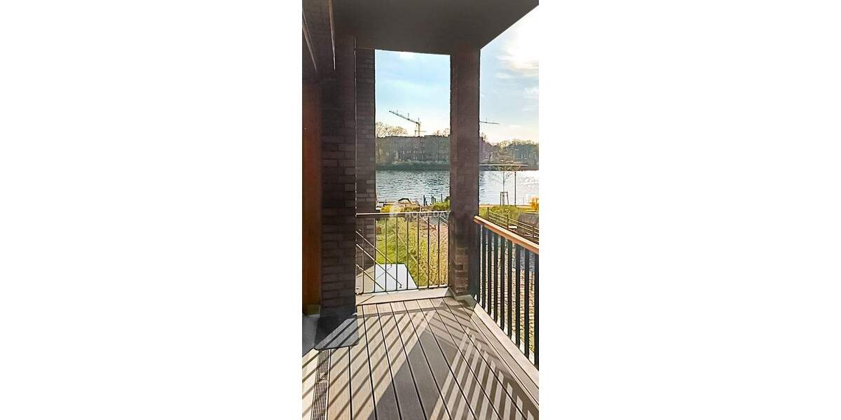 Moderne 2-Zimmer-Wohnung mit Balkon in erstklassiger Wasserlage und Blick auf die Spree 2 zimmer
