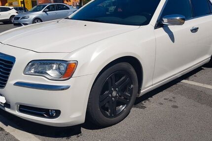Chrysler 300C 175.000 km 18.400 &euro; Berlin 12043