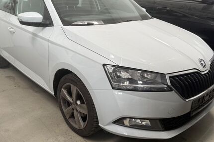 Skoda Fabia 51.200 km 8.990 &euro; Berlin 12277
