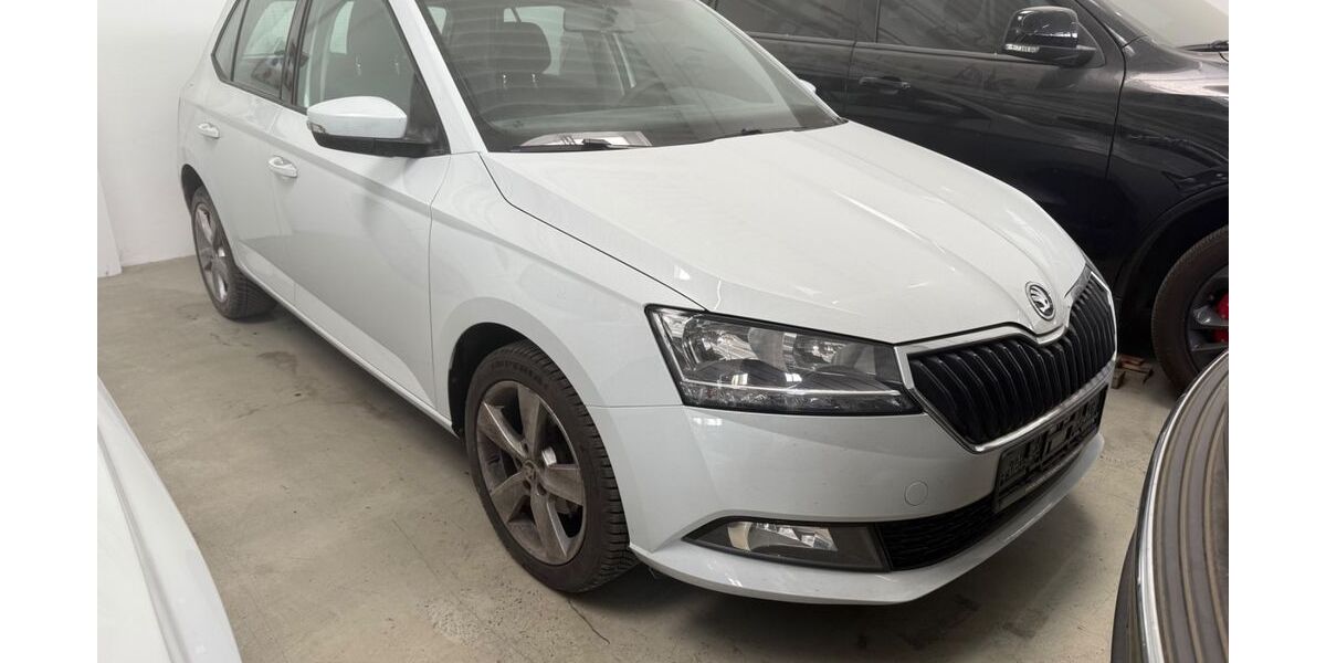 Skoda Fabia 51.200 km 8.990 &euro; Berlin 12277