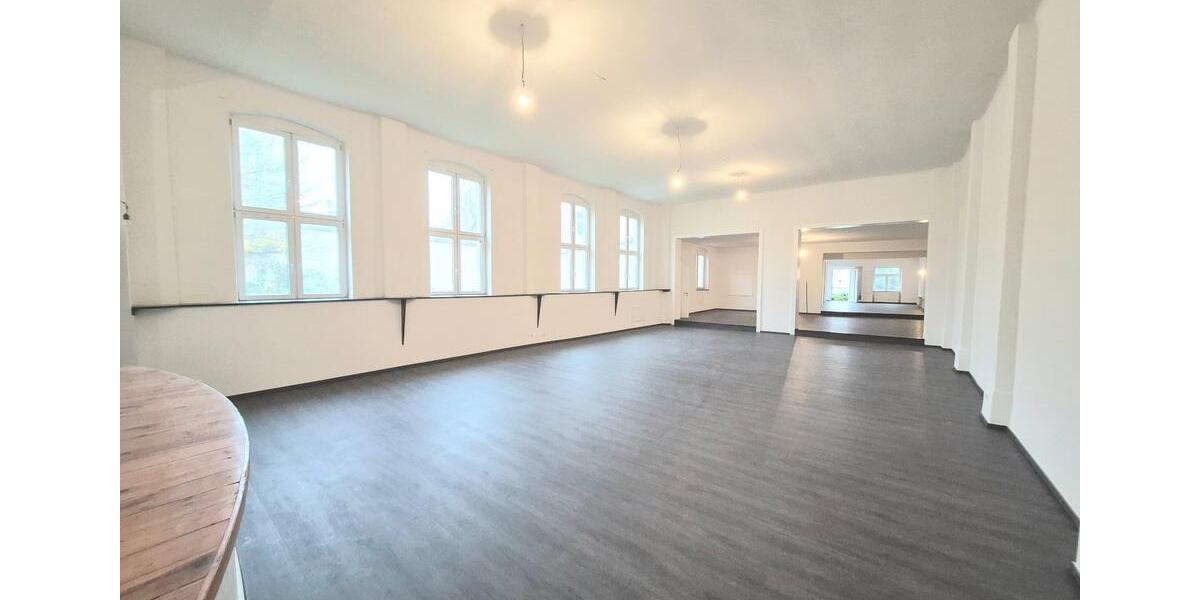 Einfamilienhaus Mittenwalde - 3 Zimmer, 332 m&sup2;, 2.324&euro; | Angebot:25858902