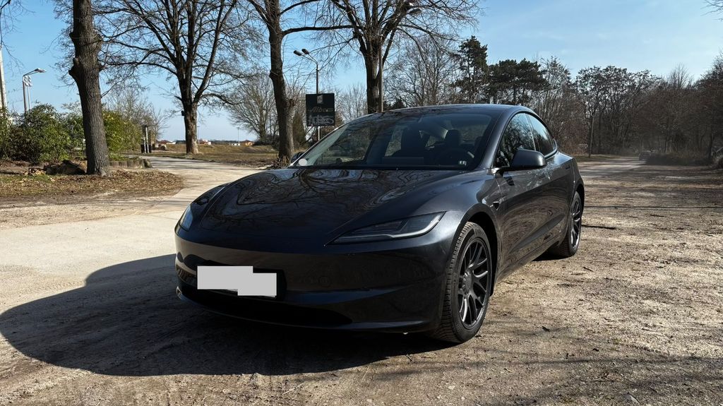 Tesla Model 3 28.000 km 42.700 &euro; Berlin 12439