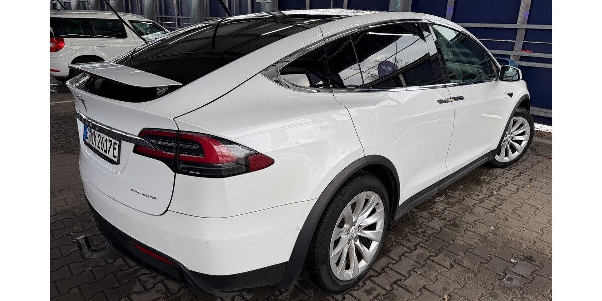 Tesla Model X 153.000 km 39.999 &euro; Berlin 10178