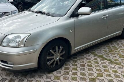 Toyota Avensis 345.000 km 1.699 &euro; Wildau 15745