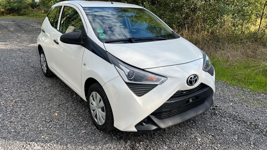 Toyota Aygo (X) 80.010 km 8.990 &euro; Berlin 12277