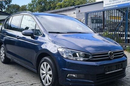 VW Touran 63.814 km 21.900 &euro; Berlin 12109