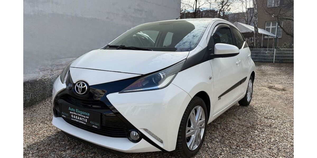 Toyota Aygo (X) 89.000 km 5.990 &euro; Berlin 10625