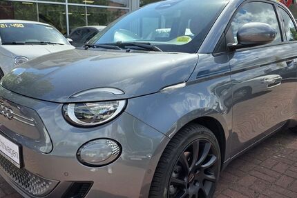 Fiat 500e 9.495 km 32.999 &euro; Berlin 13599