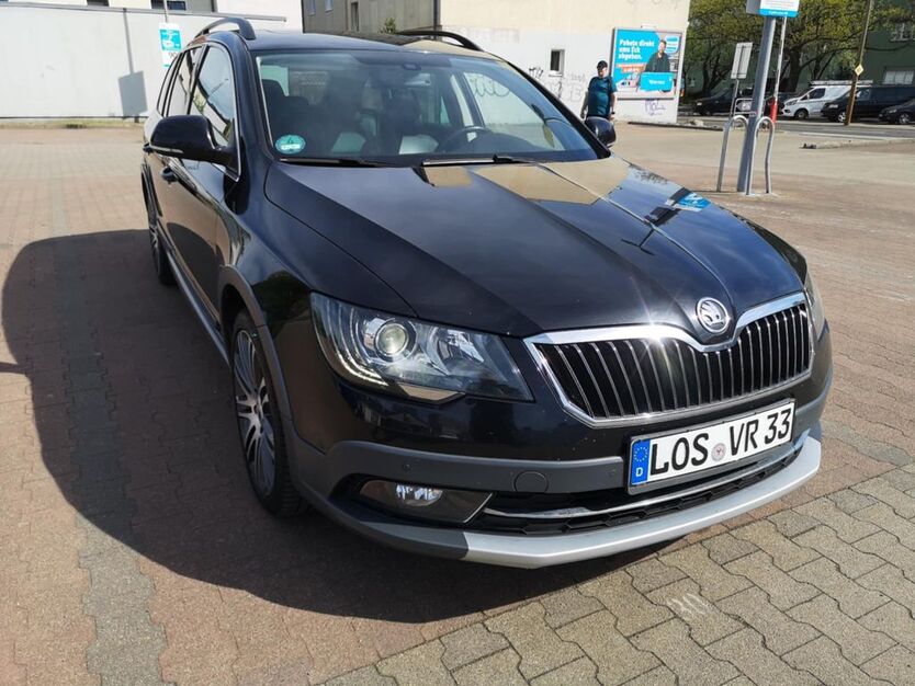 Skoda Superb 236.432 km 12.900 € Berlin 12557