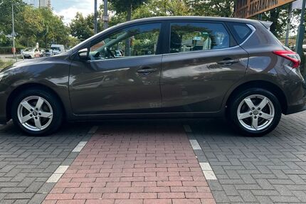 Nissan Pulsar 97.000 km 8.690 &euro; Berlin 12353