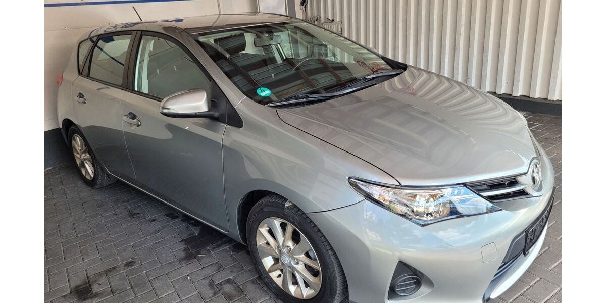 Toyota Auris 84.627 km 6.950 &euro; Berlin 12277