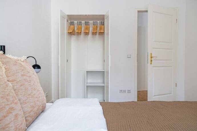 Etagenwohnung Berlin Schöneberg - 5 Zimmer, 140 m&sup2;, 2.280&euro; | Angebot:26196253