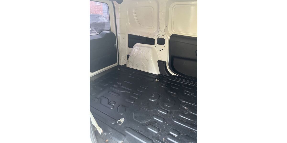 Opel Combo 94.500 km 5.900 &euro; Berlin 12683