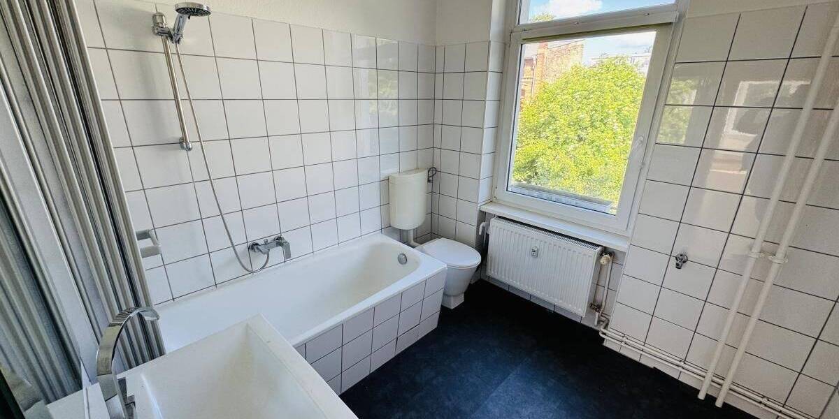 Bezugsfreie Altbauwohnung mit Balkon zum ruhigen Innenhof nahe S-Bhf Adlershof! 2 zimmer