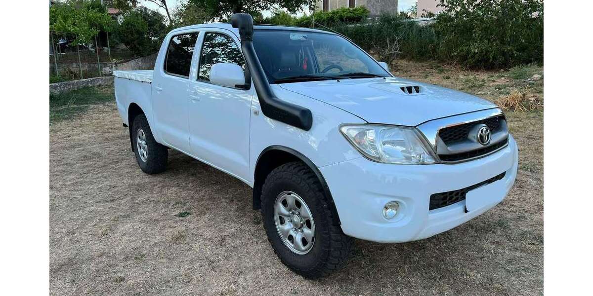 Toyota Hilux 156.000 km 17.550 &euro; Berlin 10557