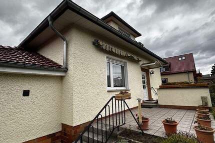 Solides kleines Einfamilienhaus in Schönefeld OT Altglienicke zu Verkaufen. 4 zimmer