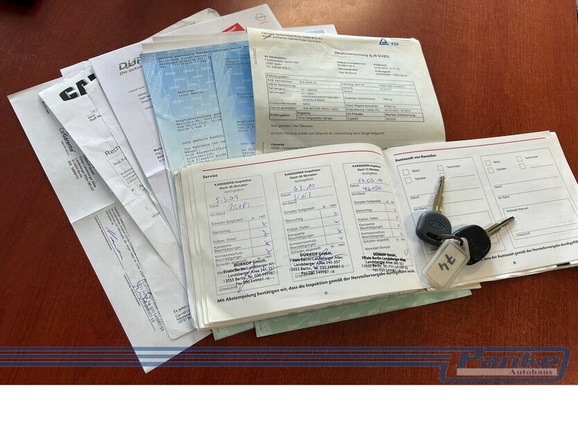 Kia Carens 2.0 16V EX Van*SchiebeD.*Klima*PDC*Bluet* 109.096 km 1.100 € Berlin 13187