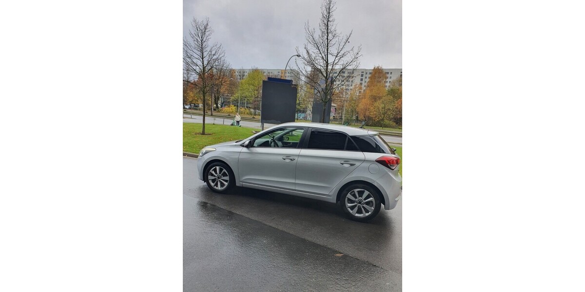 Hyundai i20 78.465 km 8.500 € Berlin 10178