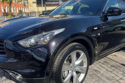 INFINITI QX70 126.000 km 16.990 &euro; Berlin 12107
