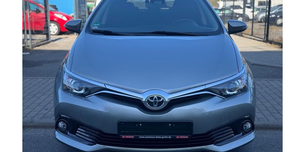 Toyota Auris 27.280 km 11.990 &euro; Wildau 15745