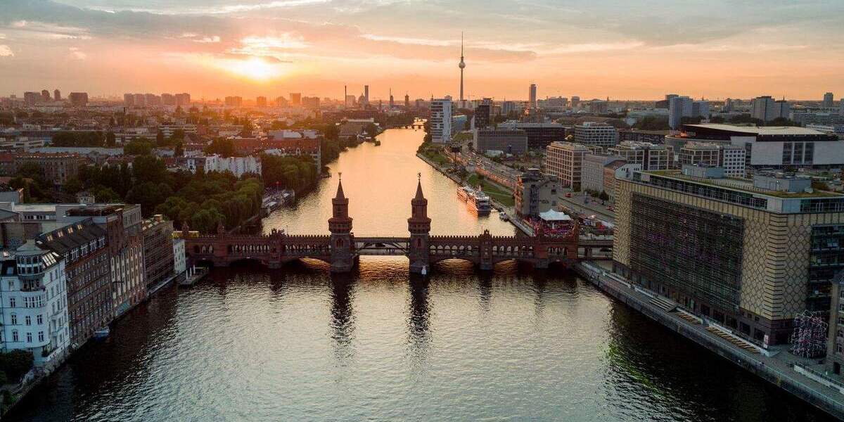 Etagenwohnung Berlin Friedrichshain - 1 Zimmer, 40 m&sup2;, 1.390&euro; | Angebot:25740311