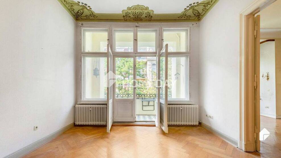 Charmante AltbauWohnung mit 5 Zimmern, Kachelofen und Loggia in gefragter Lage