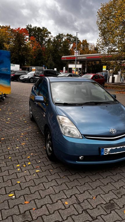 Toyota Prius 144.000 km 5.300 € Berlin 12526