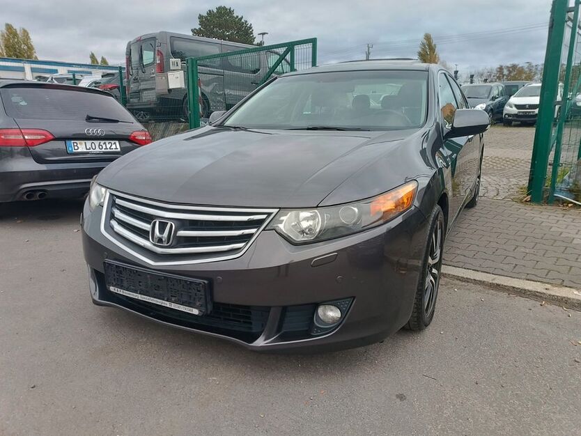Honda Accord 218.000 km 7.999 € Berlin 13597
