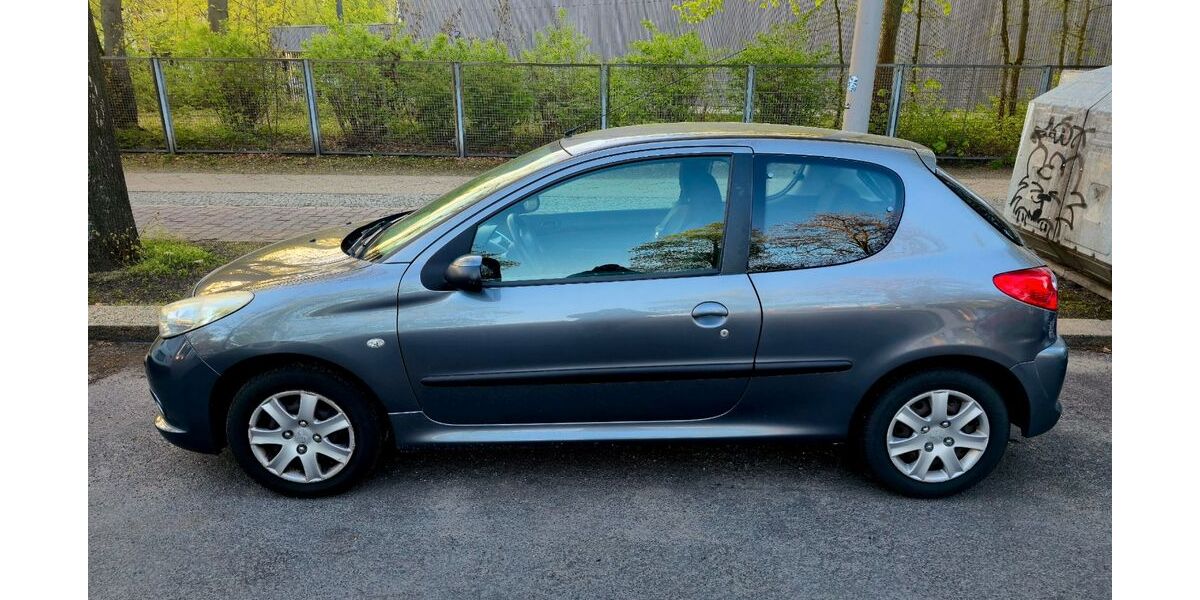 Peugeot 206 143.000 km 2.350 &euro; Berlin 13597