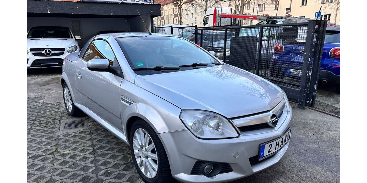 Opel Tigra 105.000 km 2.890 € Berlin 13403