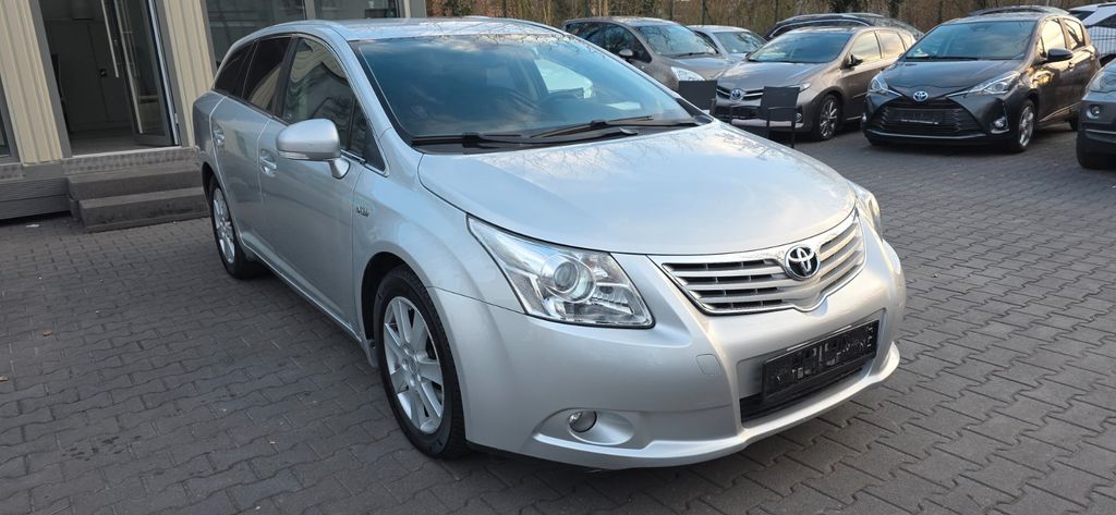 Toyota Avensis 75.057 km 8.499 &euro; Berlin 13581