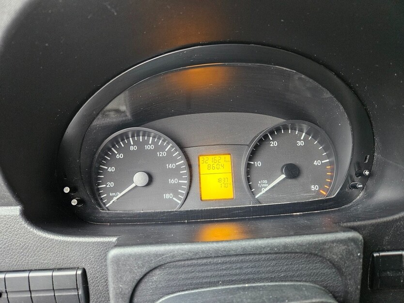 Mercedes-Benz Sprinter 3,5-T Kasten 321.100 km 7.497 € Berlin 10178