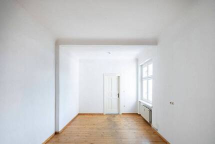 Gestalten Sie Ihr Traumzuhause - helle bezugsfreie 2-Zi.-AltbauWohnung mit Dielen und franz. Balkon!