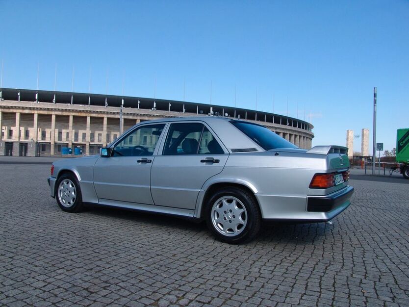 Mercedes-Benz 190 119.000 km 39.500 € Berlin 14052