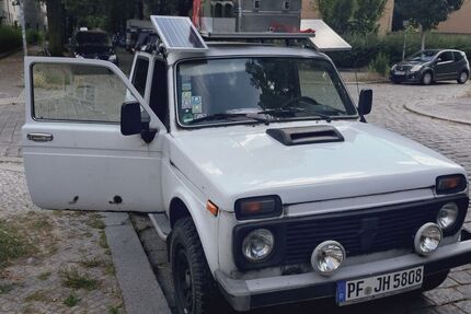 Lada Niva 83.500 km 5.900 &euro; Berlin - Pankow 13189