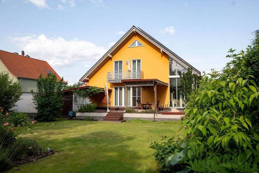 Exquisites Einfamilienhaus mit integrierter Praxis- oder Gewerberäumen und 285?m² Gesamtfläche