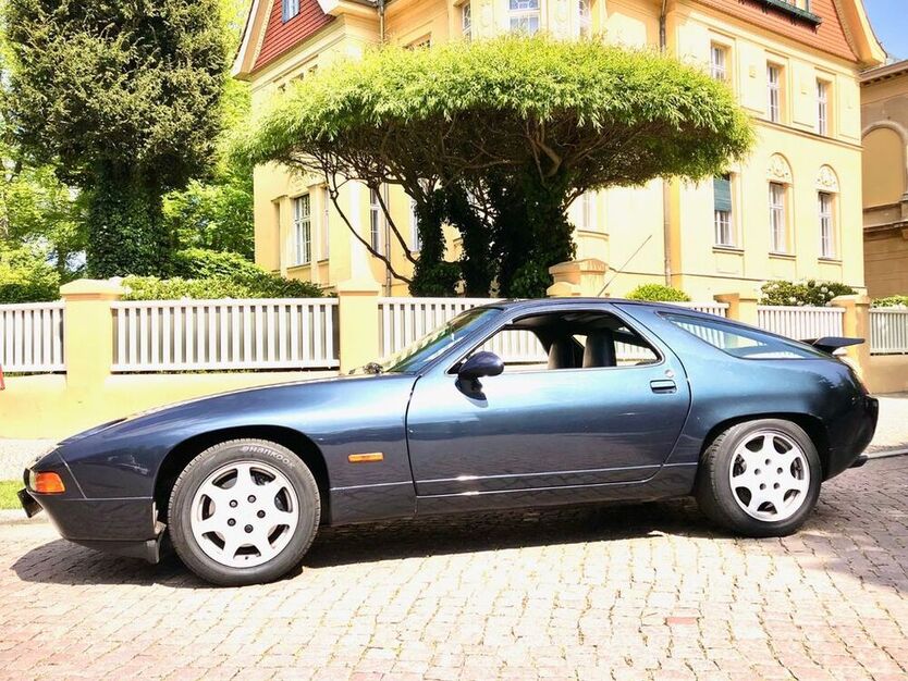 928