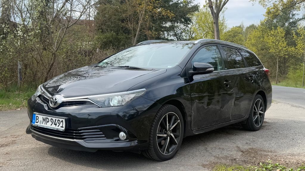 Toyota Auris 145.000 km 6.900 &euro; Berlin 10318