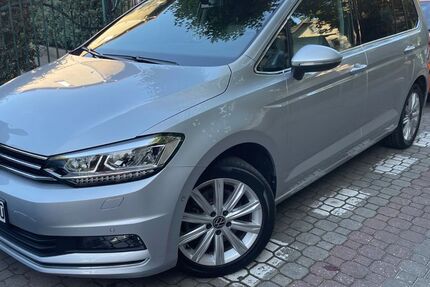 VW Touran 18.990 km 28.900 € Berlin 10711
