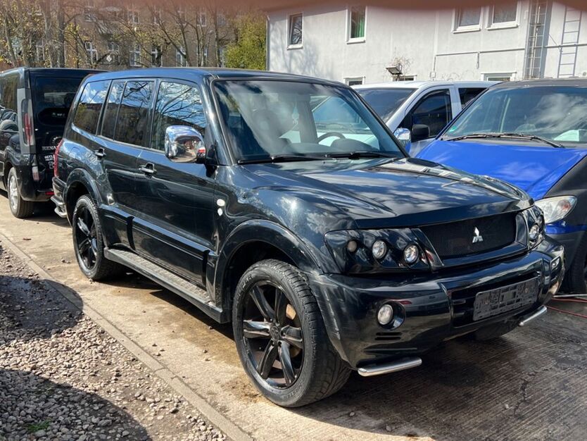 Mitsubishi Pajero 280.000 km 6.999 € BERLIN 13409